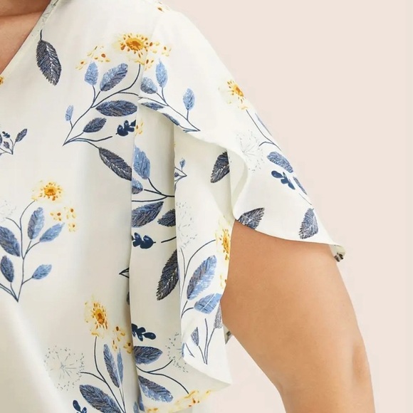 Bloomchic Floral O Ring Zipper Split Petal Sleeve Blouse - Picture 4 of 6